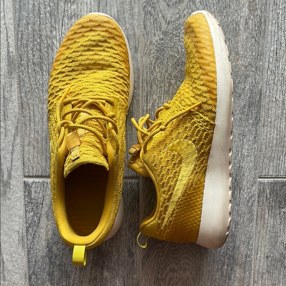 Nike Yellow Sneakers Lightweight Knit Design